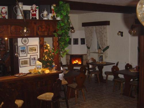 Gaststaette & Pension Alte Muehle Dorfchemnitz Bagian luar foto